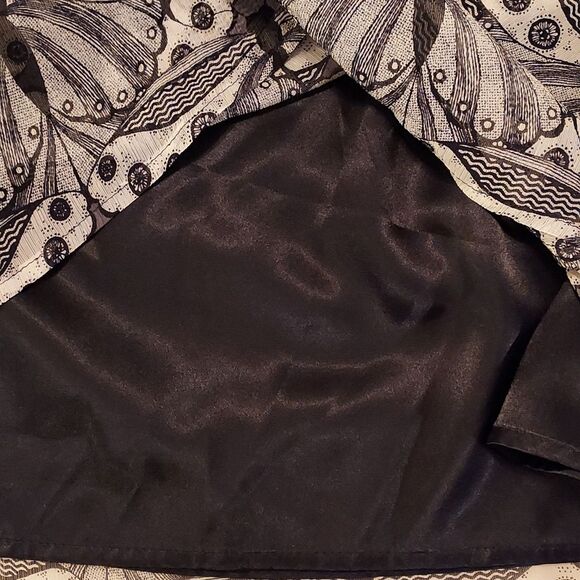 Express Black & White Silk Shell 3/4 Sleeve Butterfly Blouse Size XS - Picture 8 of 12